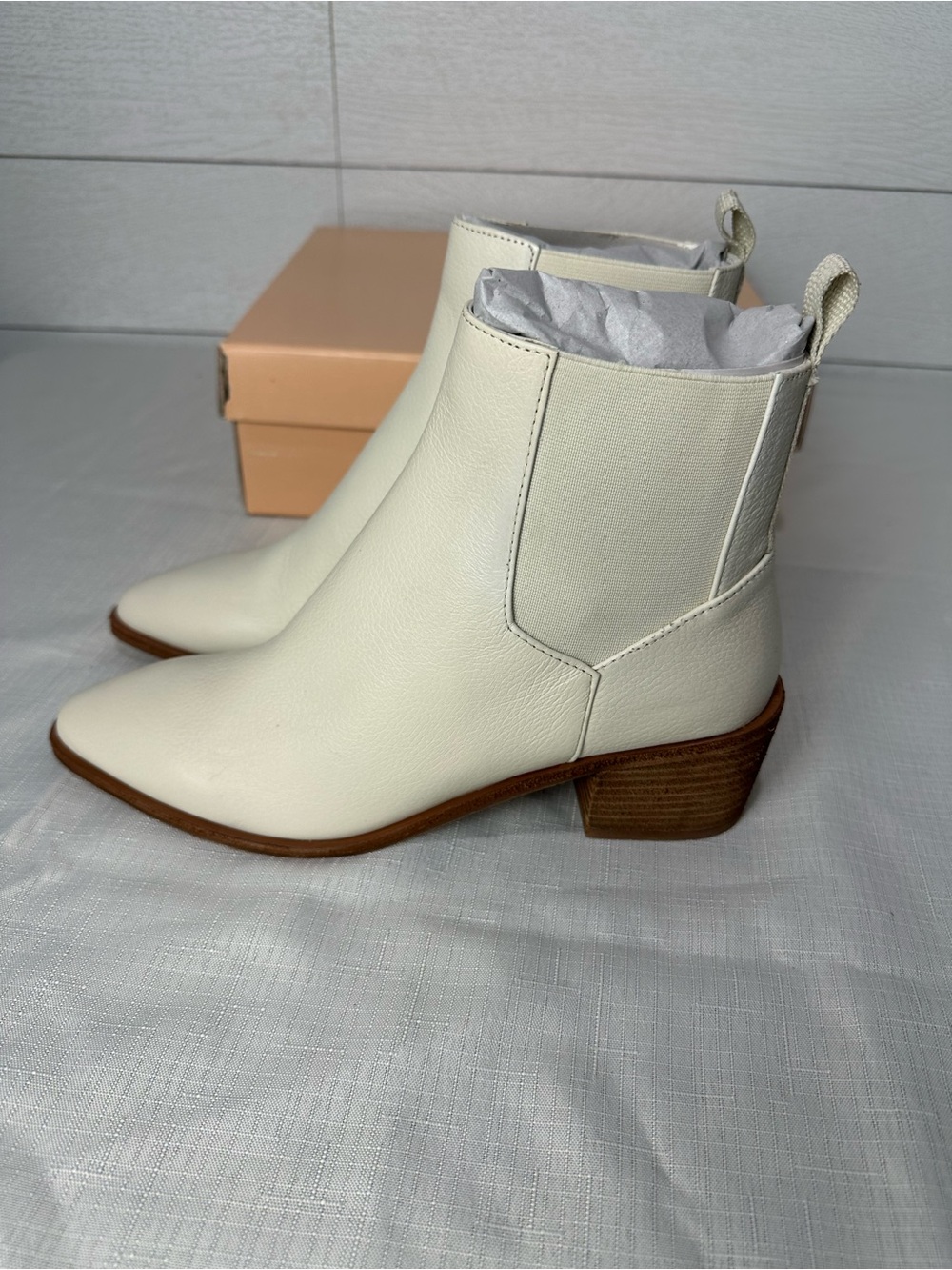 NEW Chinese Laundry Filip Softy Cow Bootie Size 9 - Picture 2 of 8